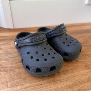 Black kids crocs 5C